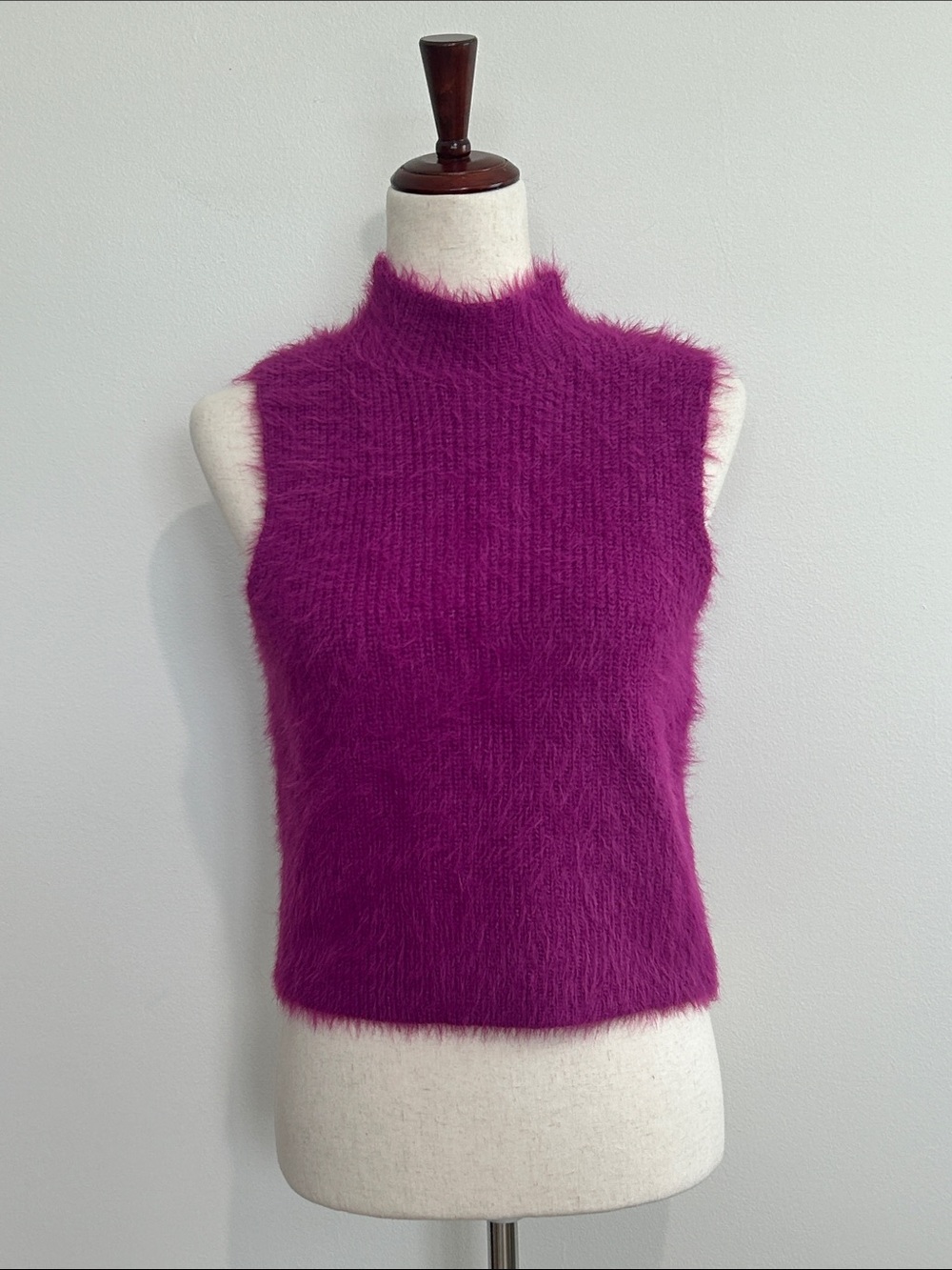 Timing Women’s Fuzzy Sleeveless Tank Top Sweater Size Large
